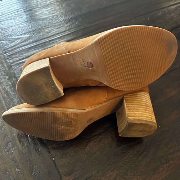 Blondo NOA waterproof suede boots. Color is camel suede. Size 10 - Picture 8 of 11